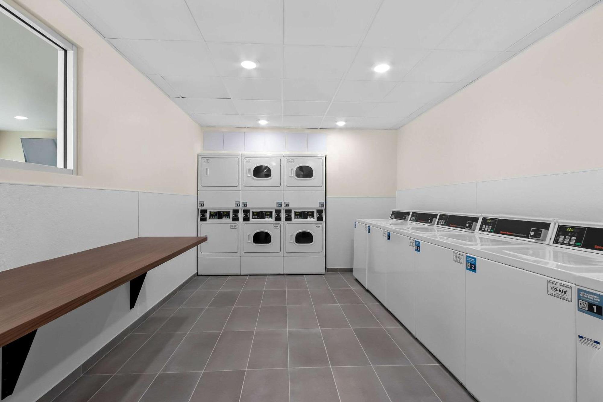 Everhome Suites Glendale Sports Entertainment District Екстер'єр фото