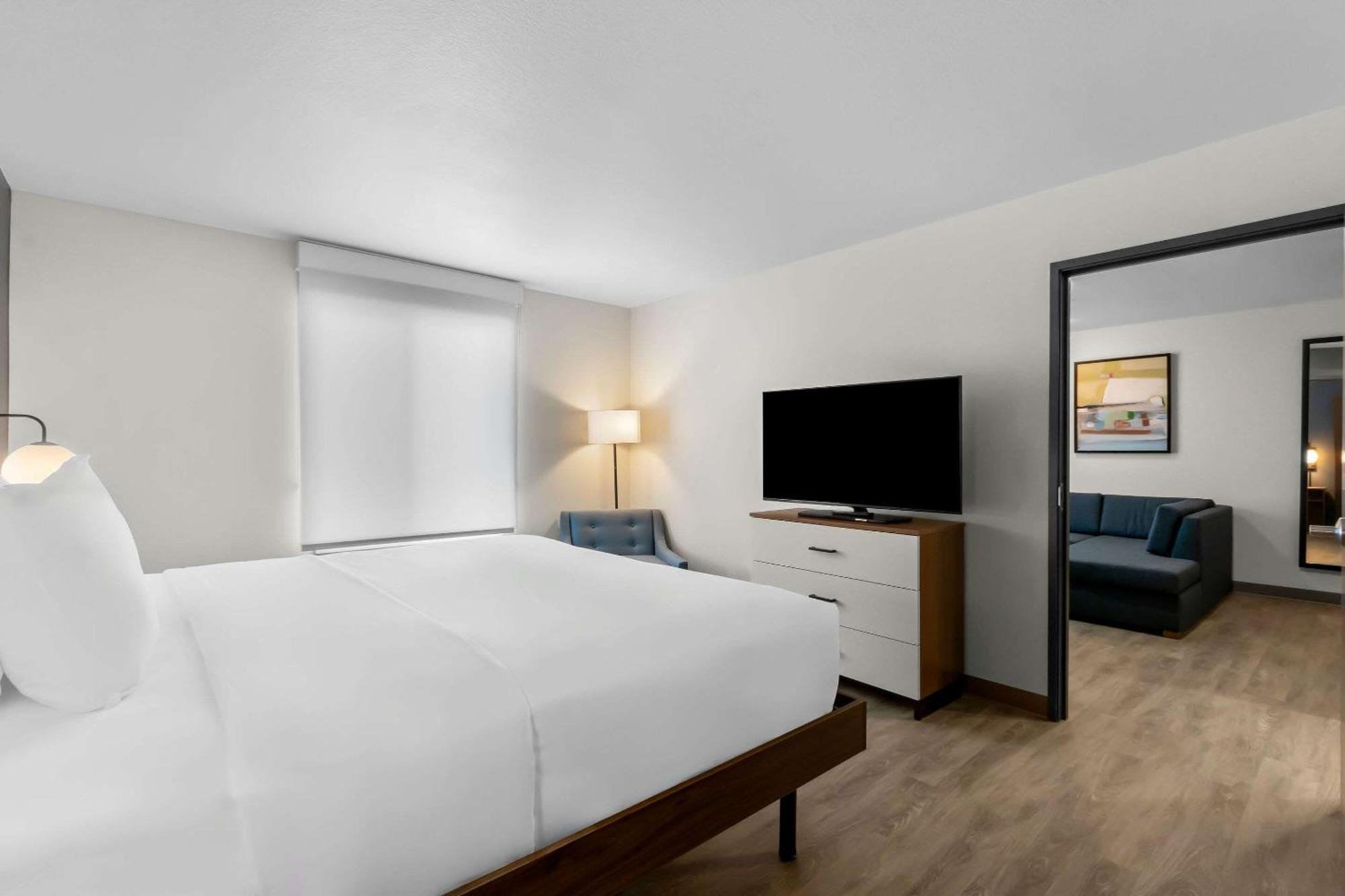 Everhome Suites Glendale Sports Entertainment District Екстер'єр фото