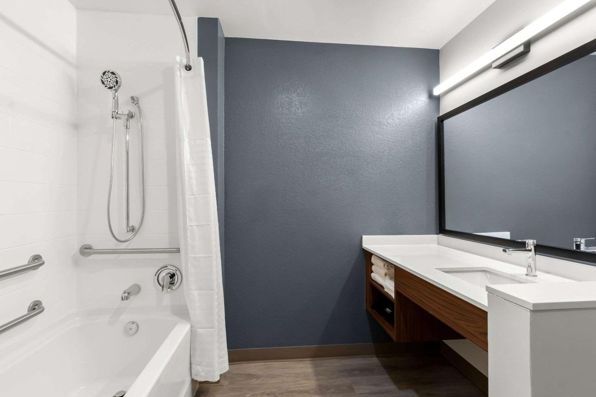 Everhome Suites Glendale Sports Entertainment District Екстер'єр фото